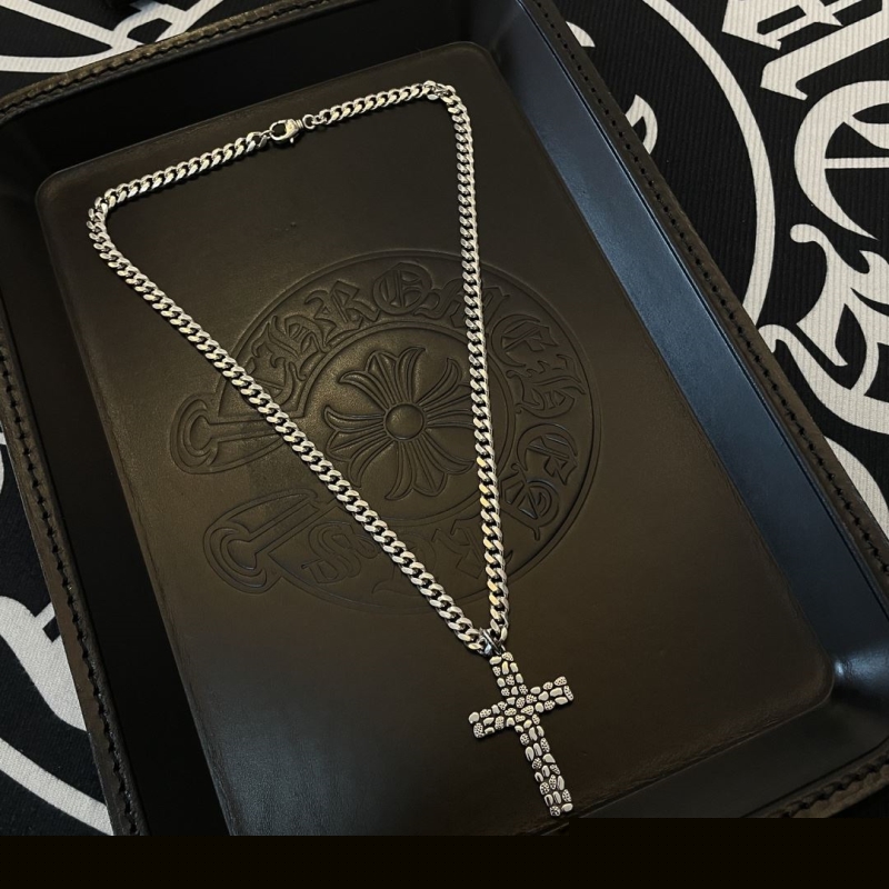 Ch**me He**ts necklaces